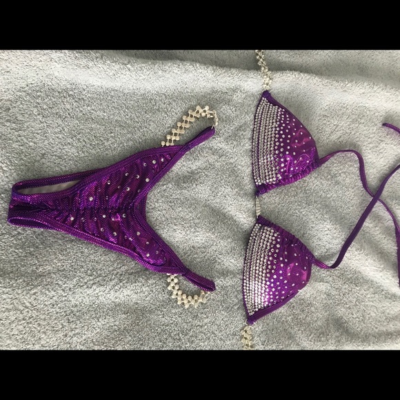 Competition Bikini - Picture 6 of 7